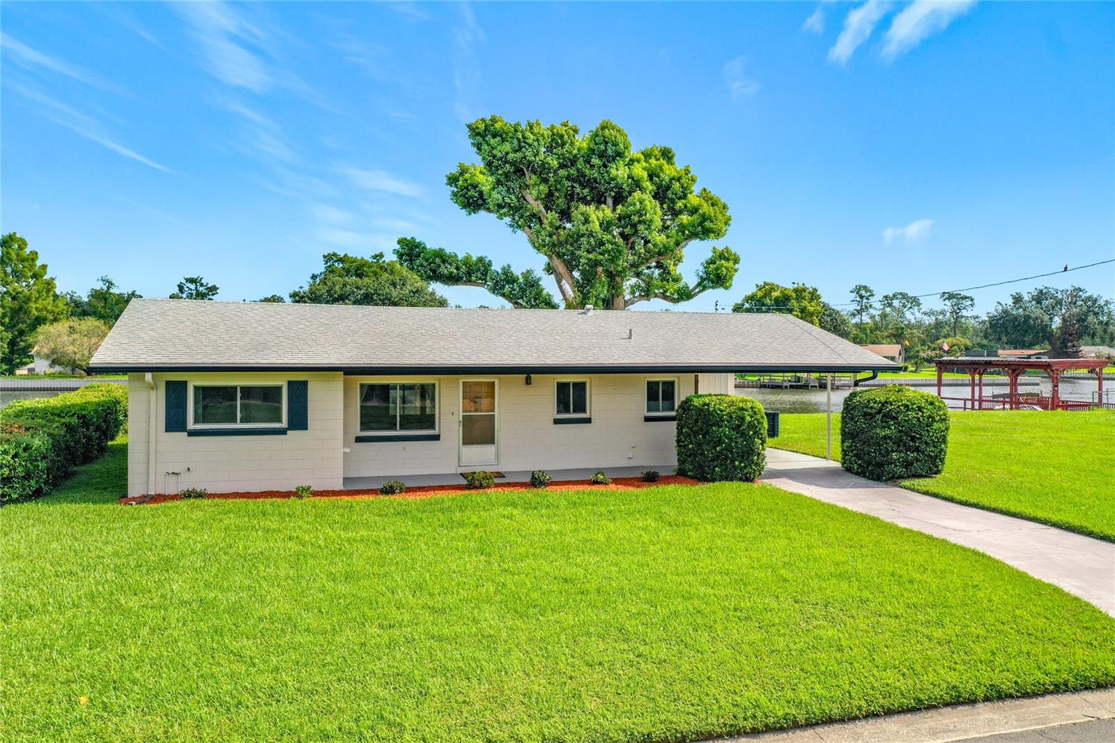 13225 COUNTRY CLUB DR, TAVARES, FL