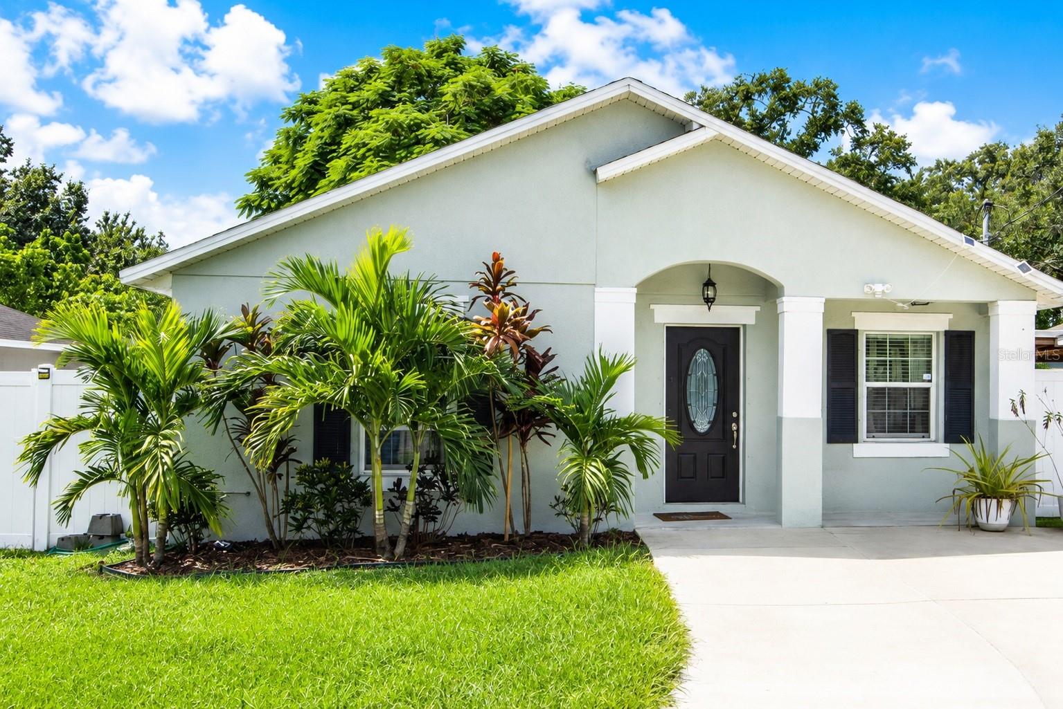 811 HOFFMAN BLVD, TAMPA, FL