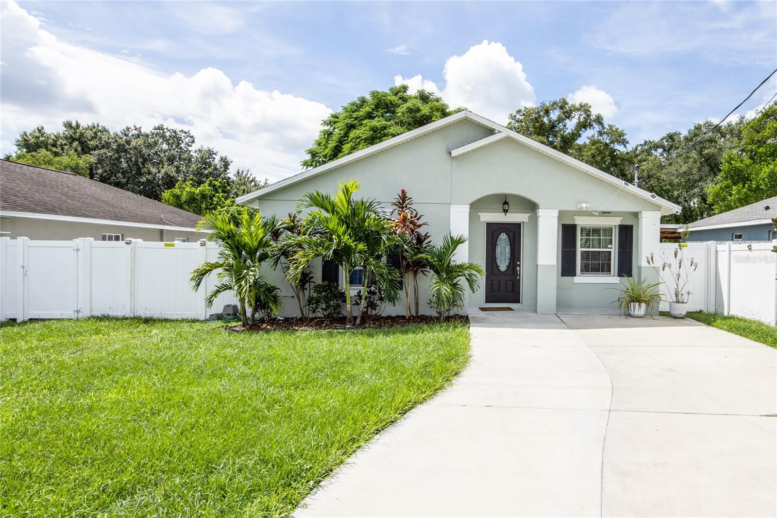 811 HOFFMAN BLVD, TAMPA, FL — photo 2