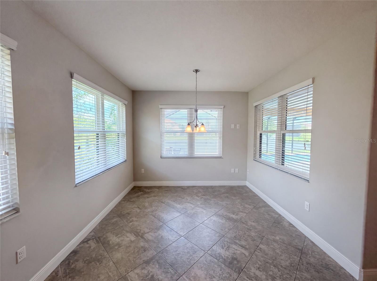 2575 GRAND LAKESIDE DR, PALM HARBOR, FL — photo 10