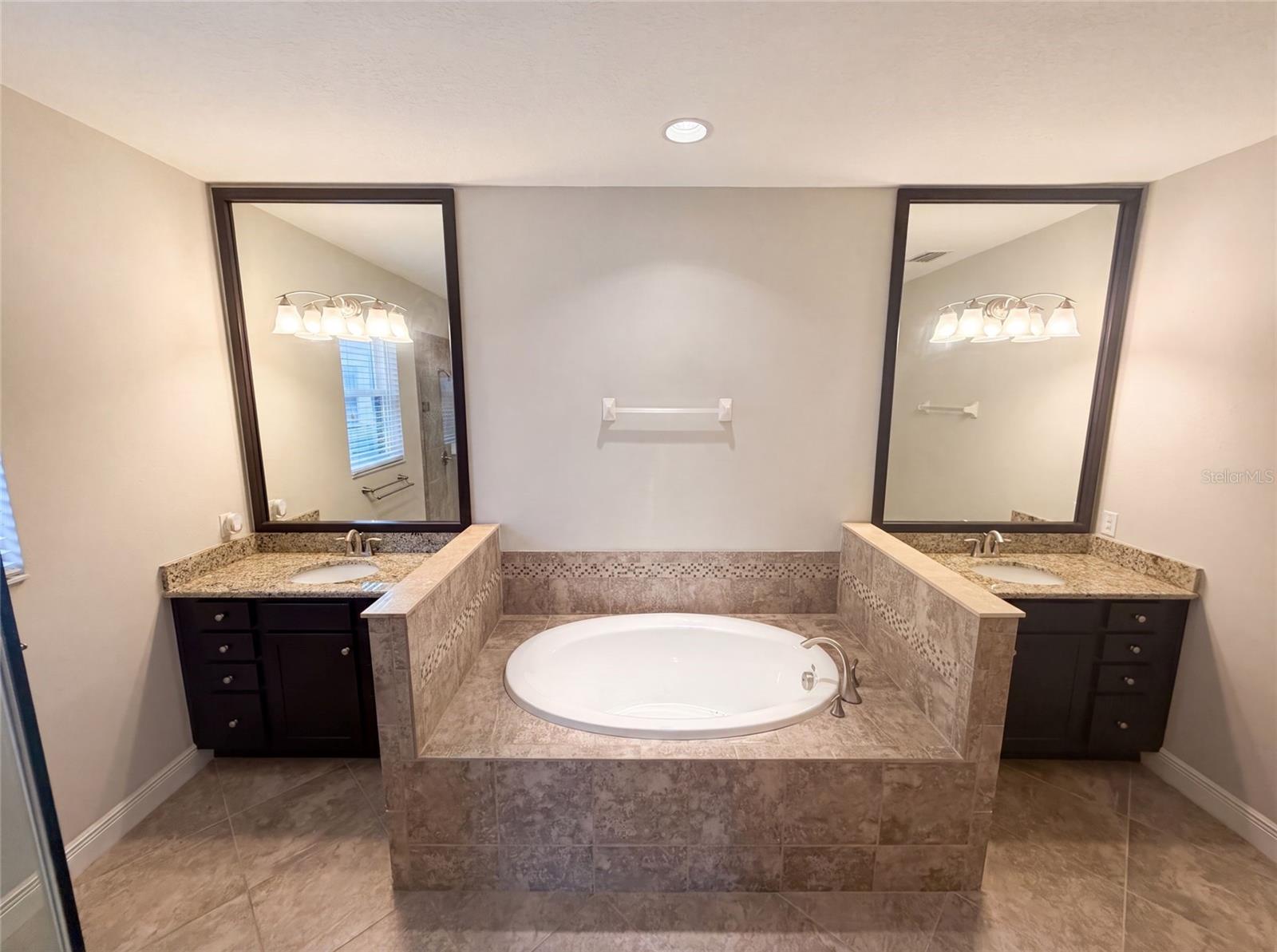 2575 GRAND LAKESIDE DR, PALM HARBOR, FL — photo 31