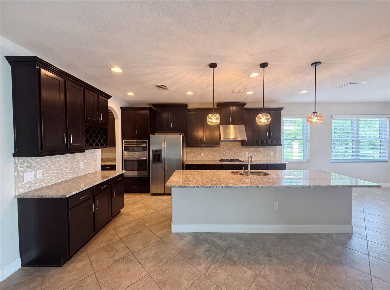 2575 GRAND LAKESIDE DR, PALM HARBOR, FL — photo 4