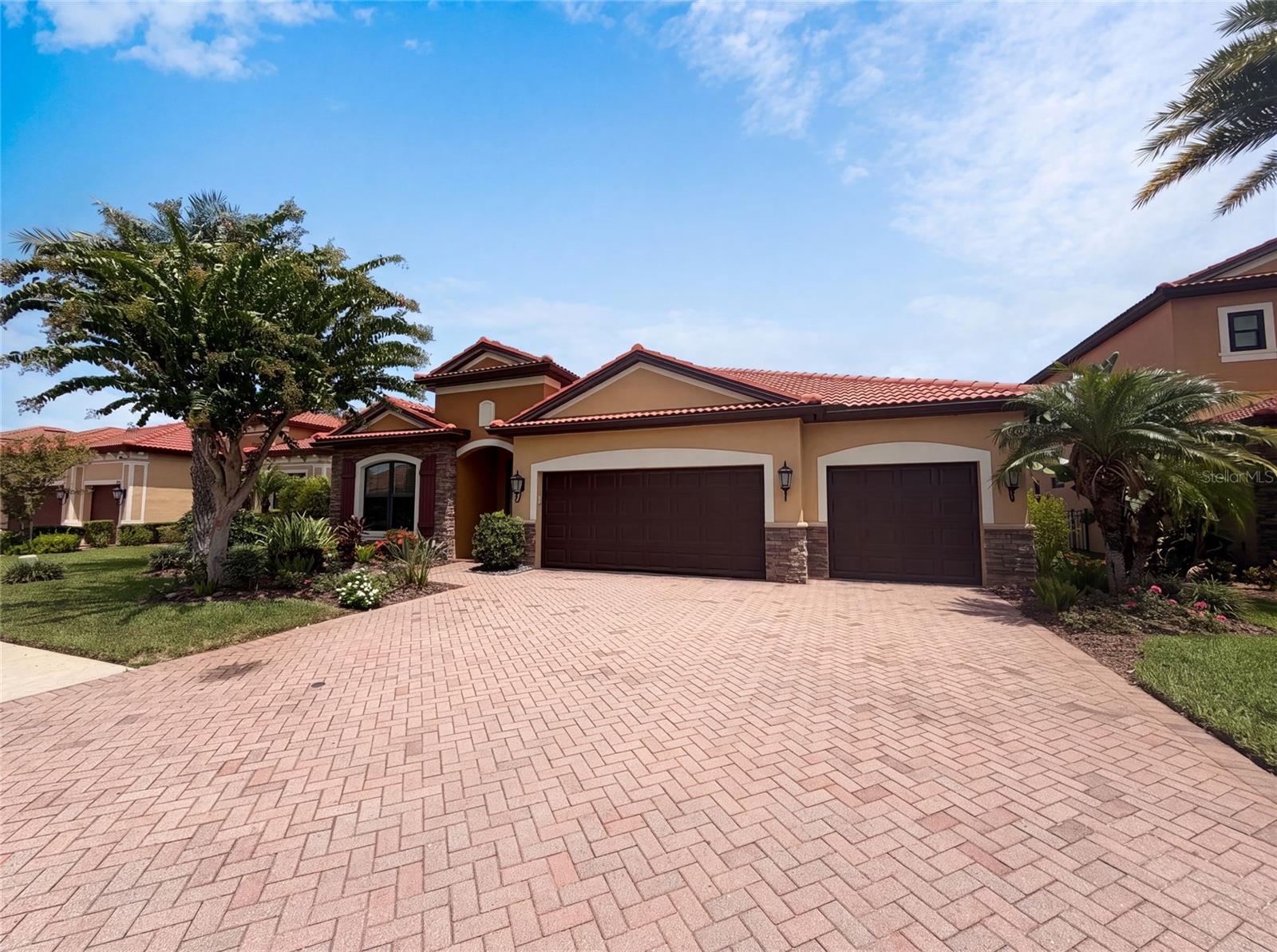 2575 GRAND LAKESIDE DR, PALM HARBOR, FL