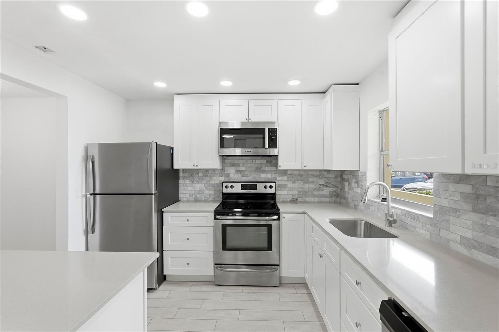 4775 COVE CIR #106, ST PETERSBURG, FL — photo 5