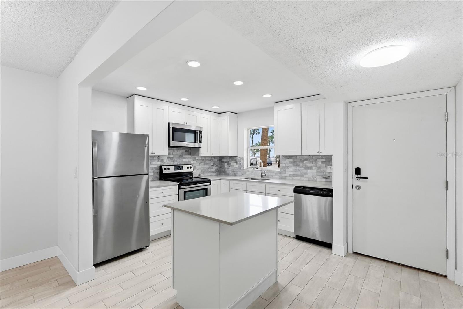 4775 COVE CIR #106, ST PETERSBURG, FL — photo 6