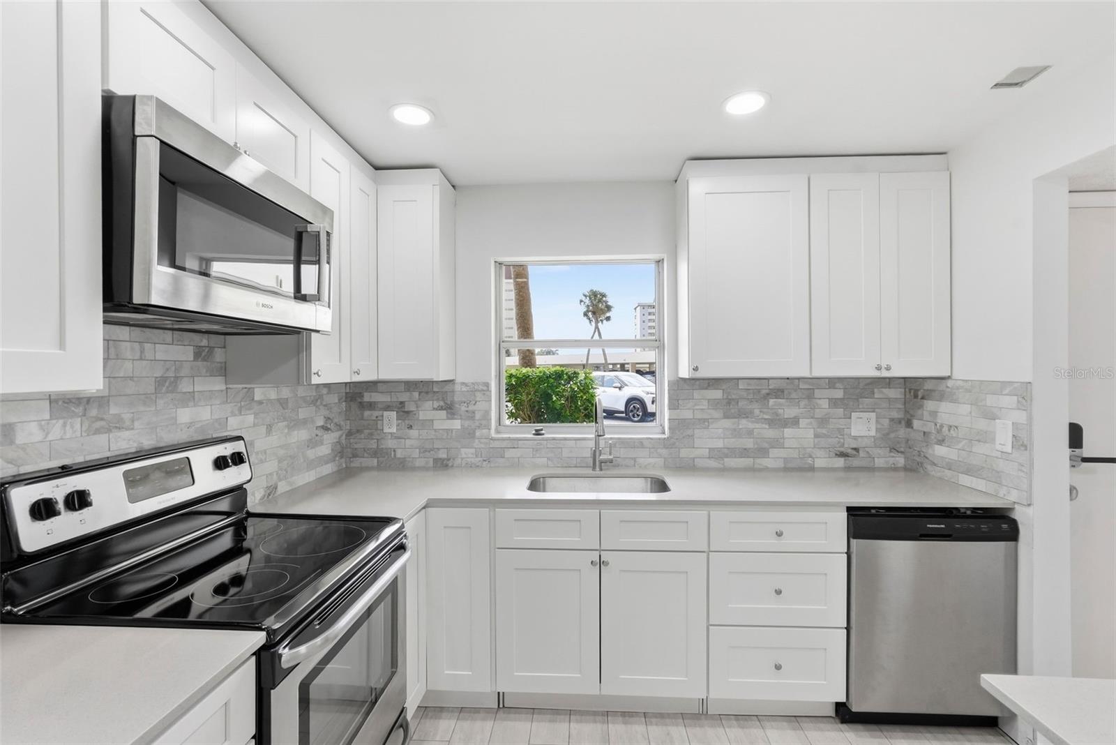 4775 COVE CIR #106, ST PETERSBURG, FL — photo 7