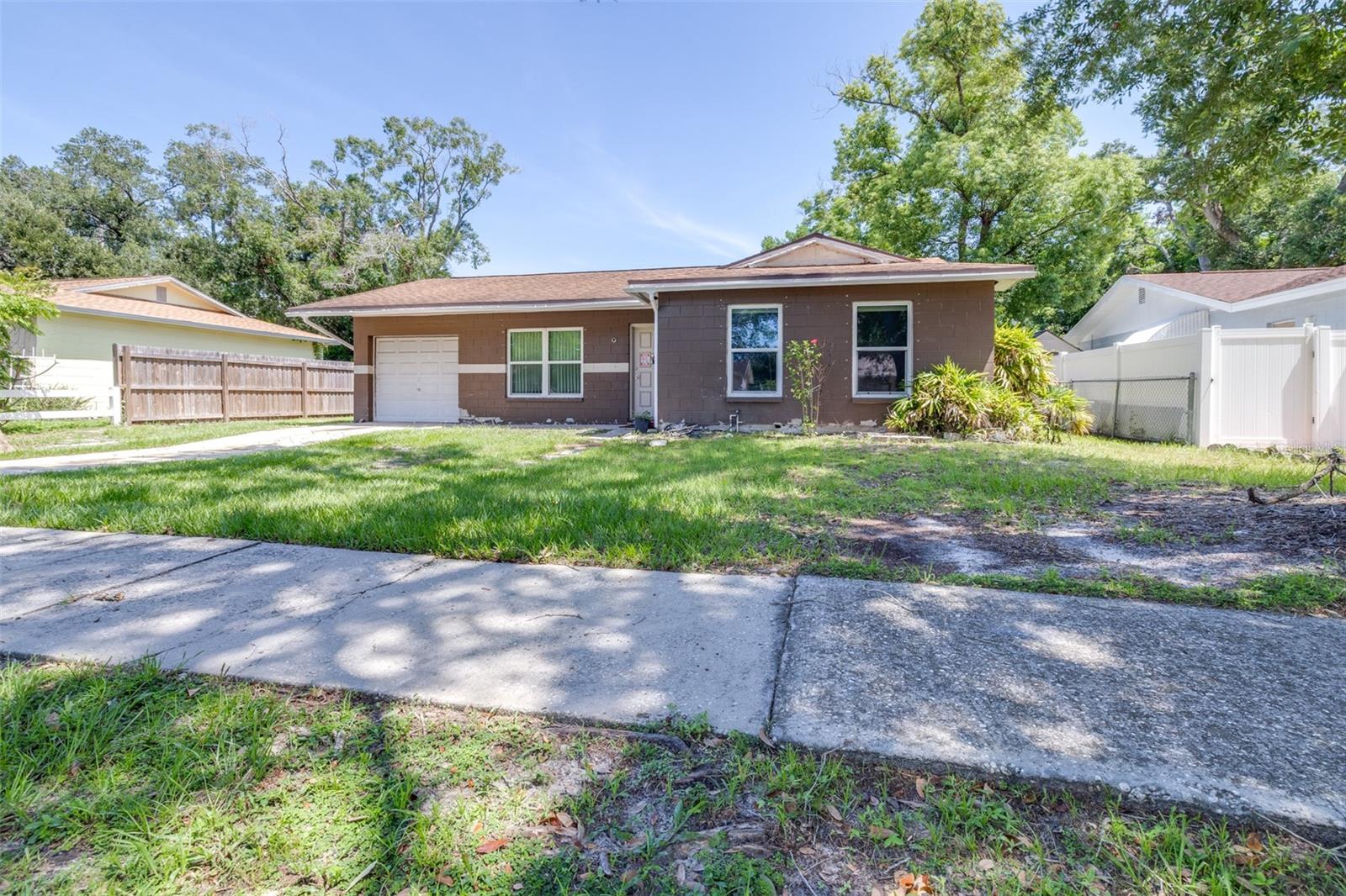911 W GASTON PL, TAMPA, FL — photo 2