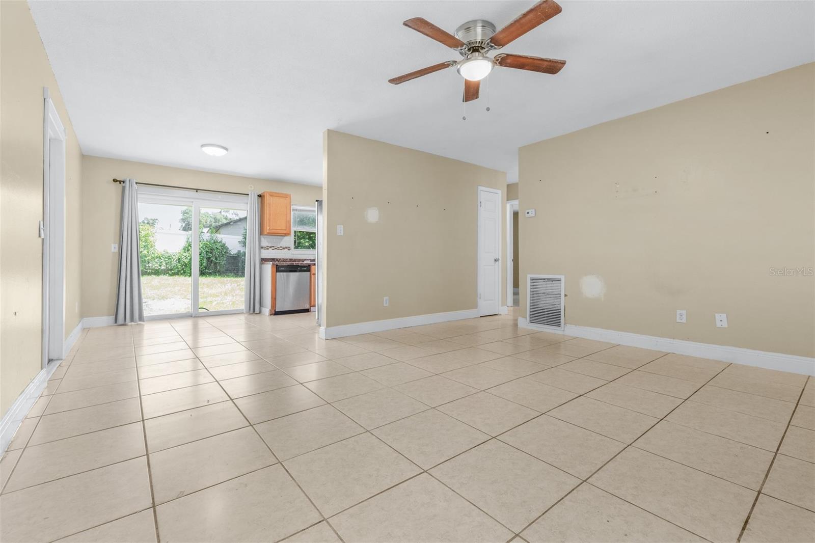 911 W GASTON PL, TAMPA, FL — photo 8