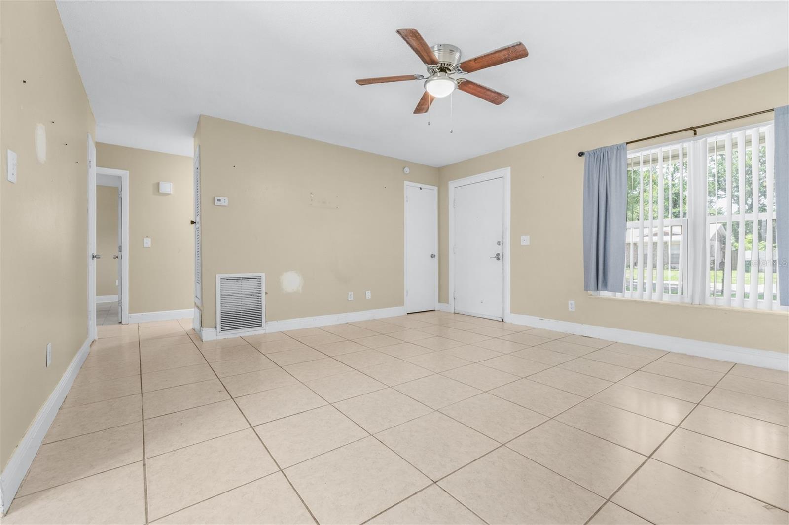 911 W GASTON PL, TAMPA, FL — photo 9