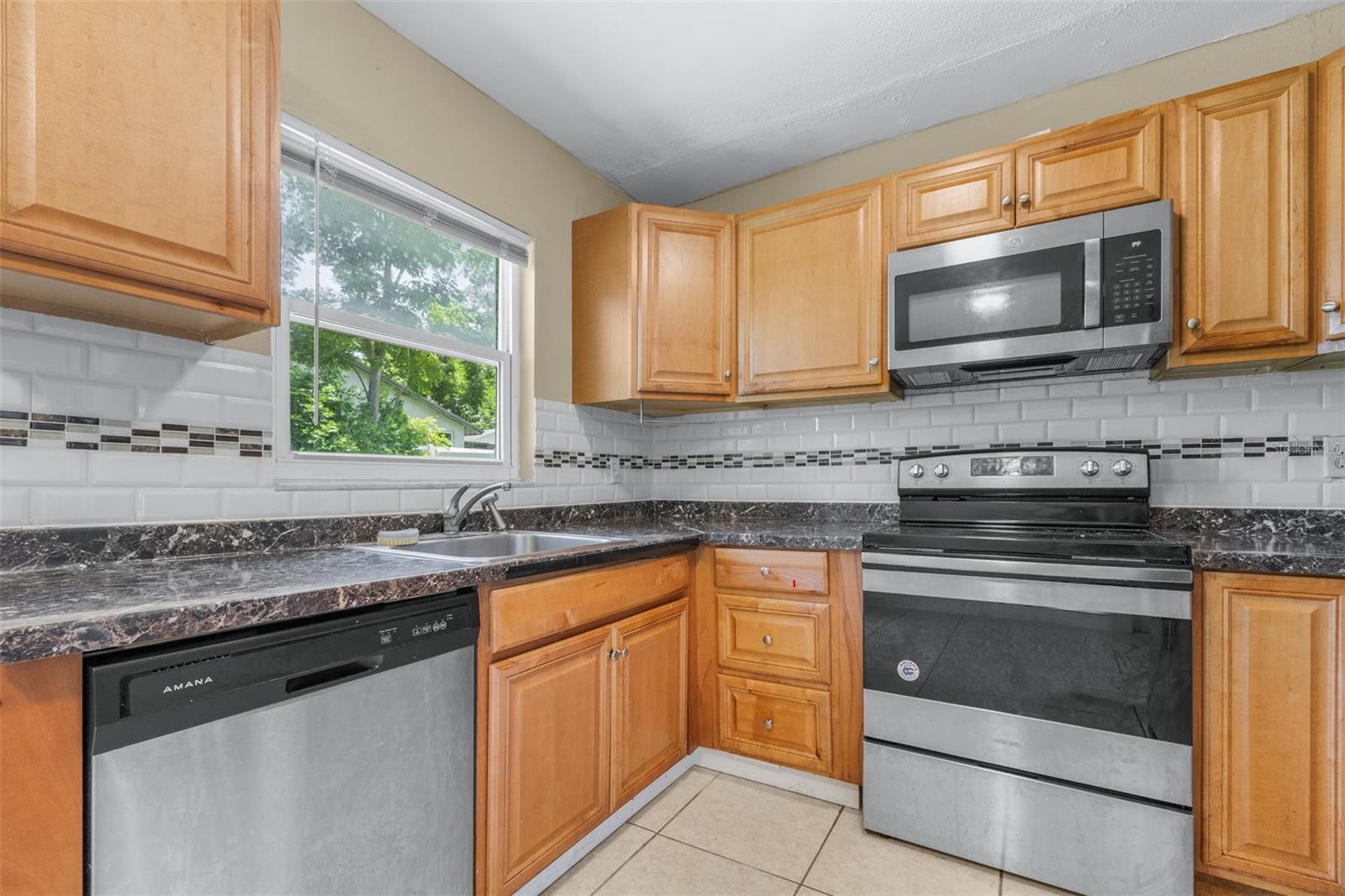 911 W GASTON PL, TAMPA, FL — photo 12