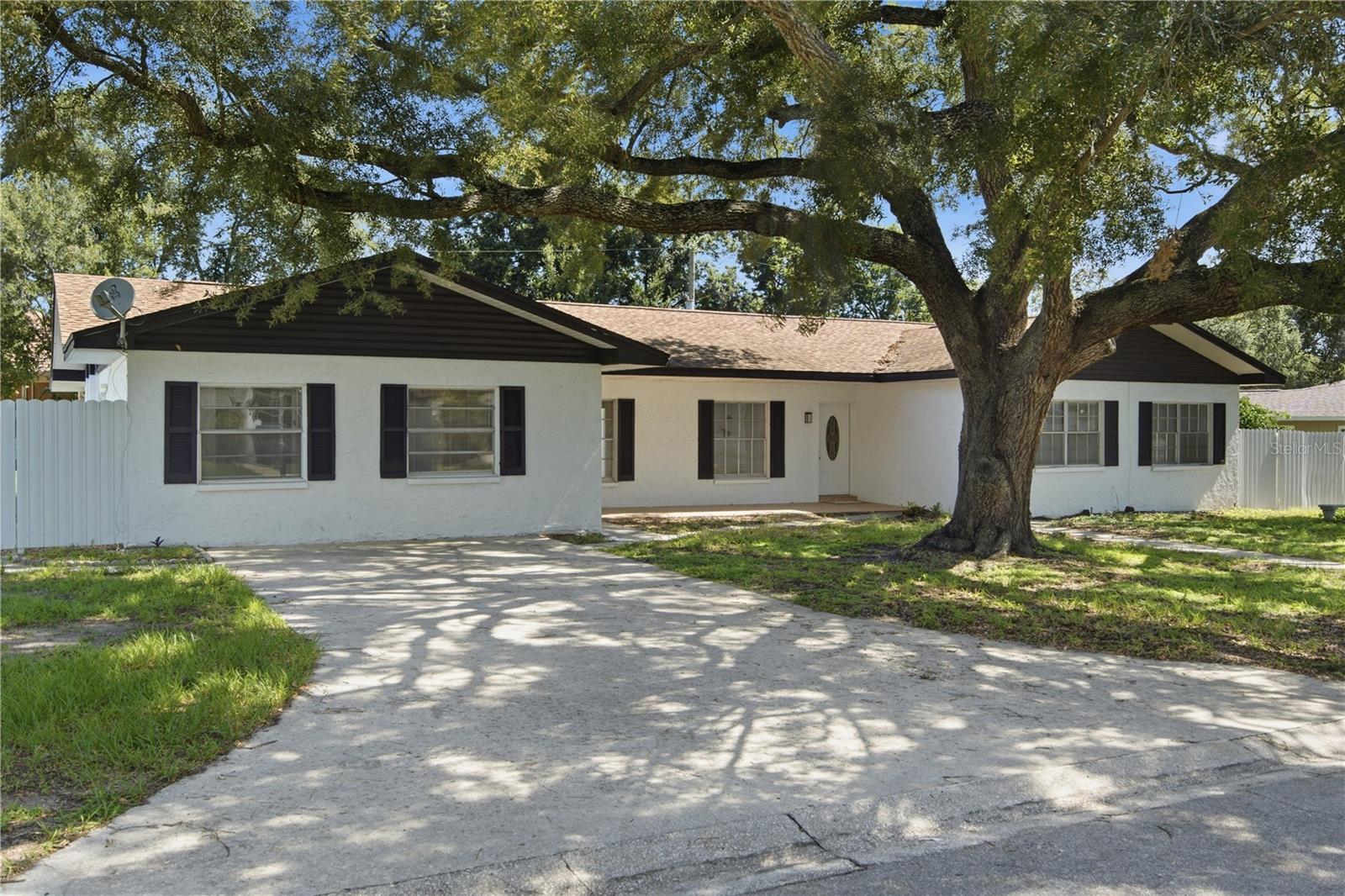 604 ROYAL CREST DR, BRANDON, FL — photo 2