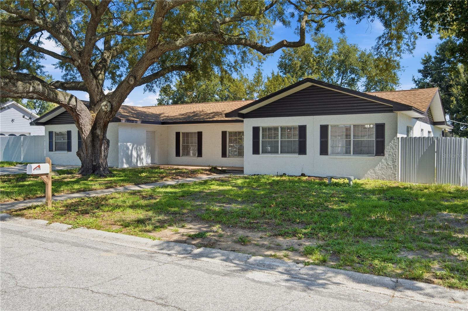 604 ROYAL CREST DR, BRANDON, FL — photo 3