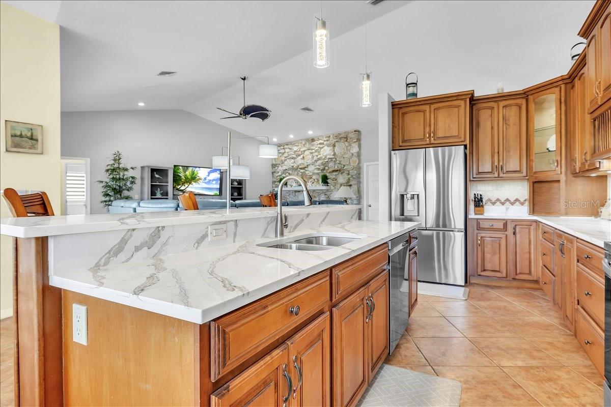 373 EDEN DR, ENGLEWOOD, FL — photo 14
