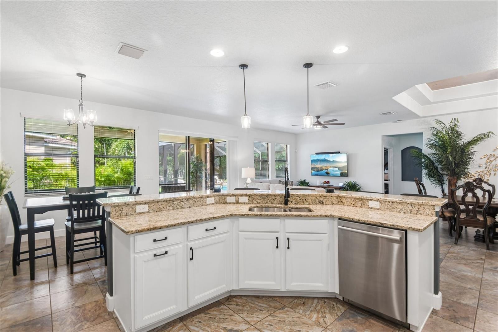 4586 GRAND LAKESIDE DR, PALM HARBOR, FL — photo 22