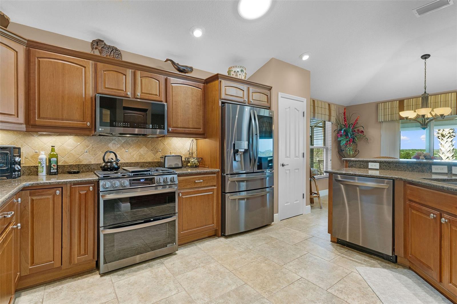 1654 MOUNT CROGHAN TRL, THE VILLAGES, FL — photo 15