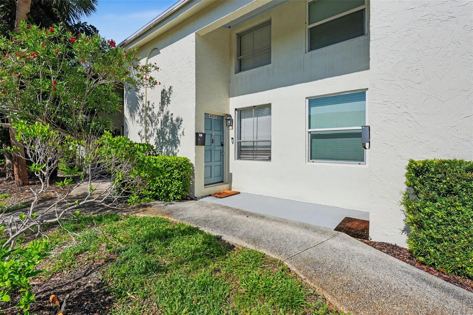4505 LA CAPRI CT, TAMPA, FL