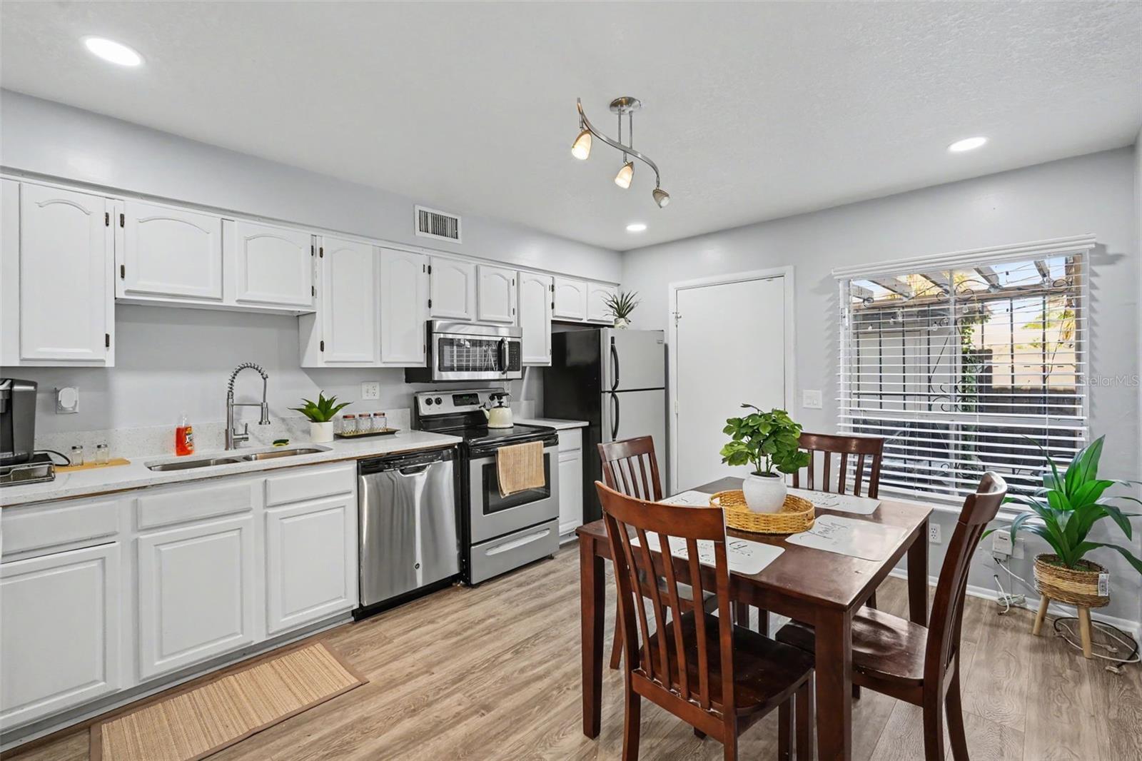 4505 LA CAPRI CT, TAMPA, FL — photo 2