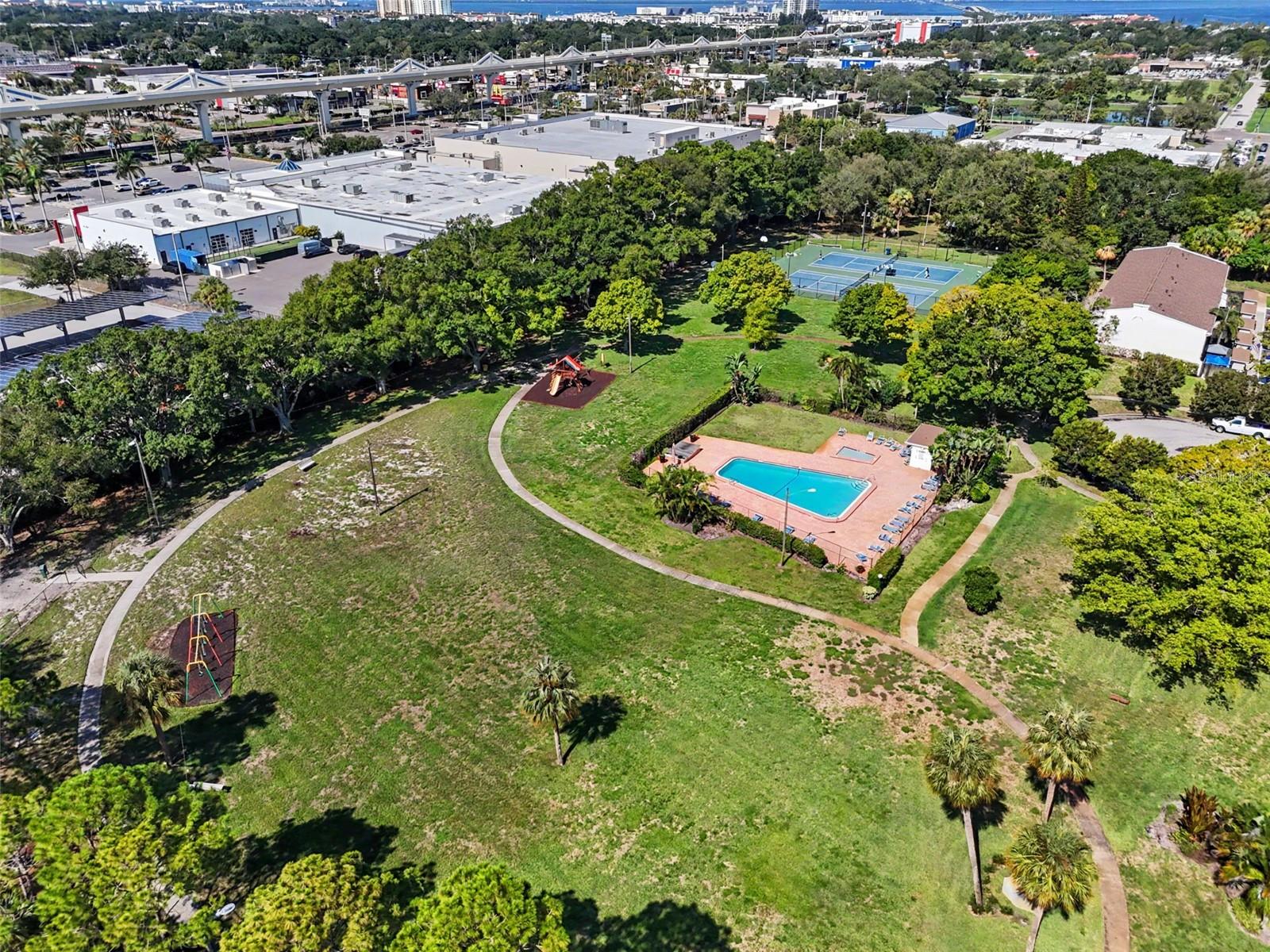 4505 LA CAPRI CT, TAMPA, FL — photo 35