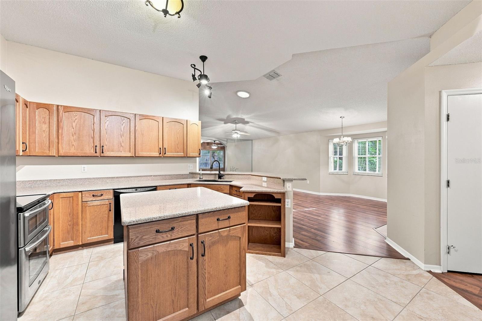 2401 NANTUCKET GLEN PL #11, SUN CITY CENTER, FL — photo 7