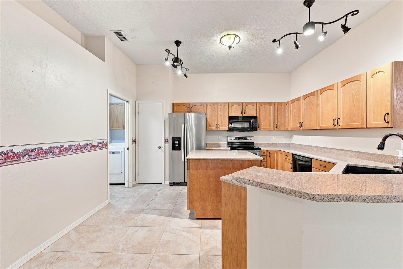 2401 NANTUCKET GLEN PL #11, SUN CITY CENTER, FL — photo 10