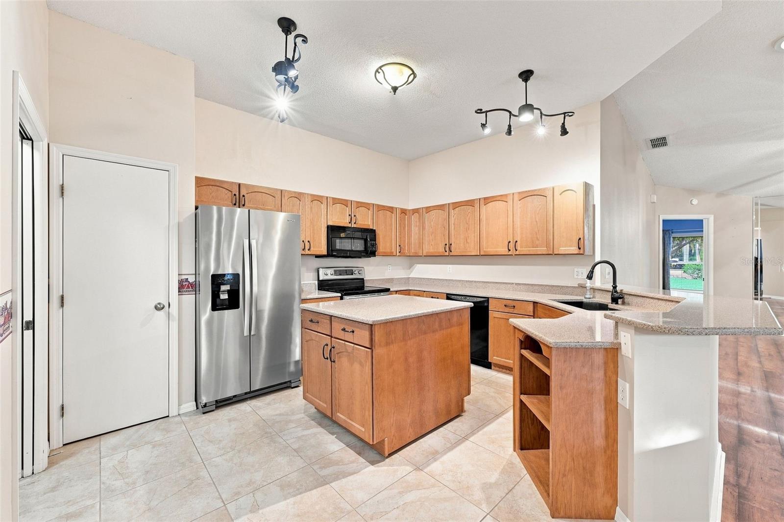 2401 NANTUCKET GLEN PL #11, SUN CITY CENTER, FL — photo 11