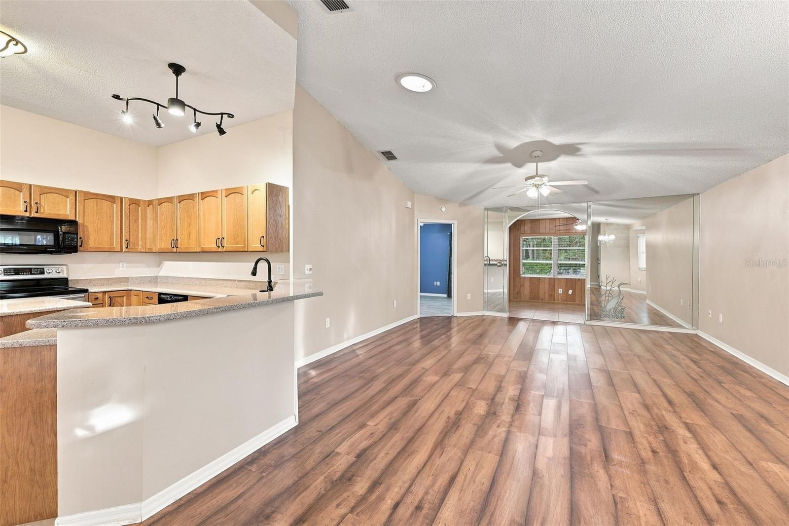 2401 NANTUCKET GLEN PL #11, SUN CITY CENTER, FL — photo 16