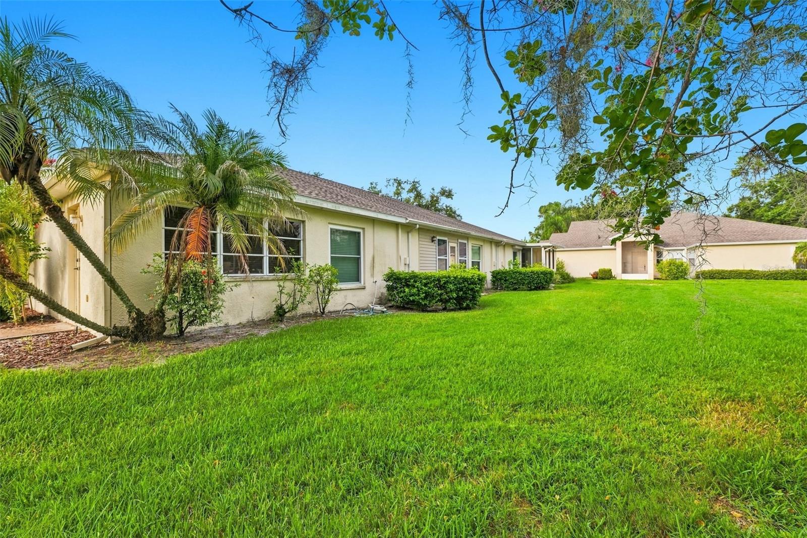 2401 NANTUCKET GLEN PL #11, SUN CITY CENTER, FL — photo 33