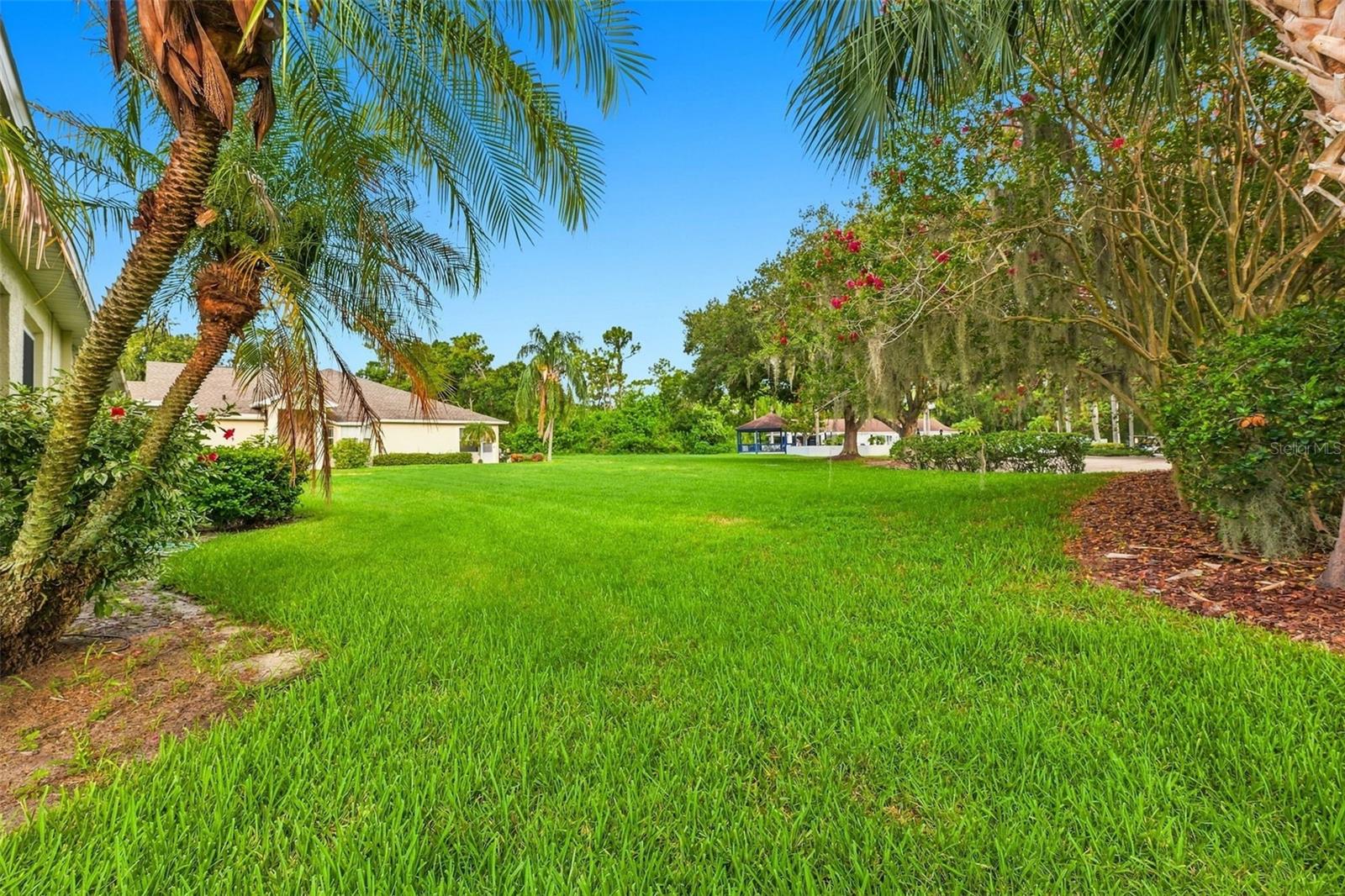 2401 NANTUCKET GLEN PL #11, SUN CITY CENTER, FL — photo 89