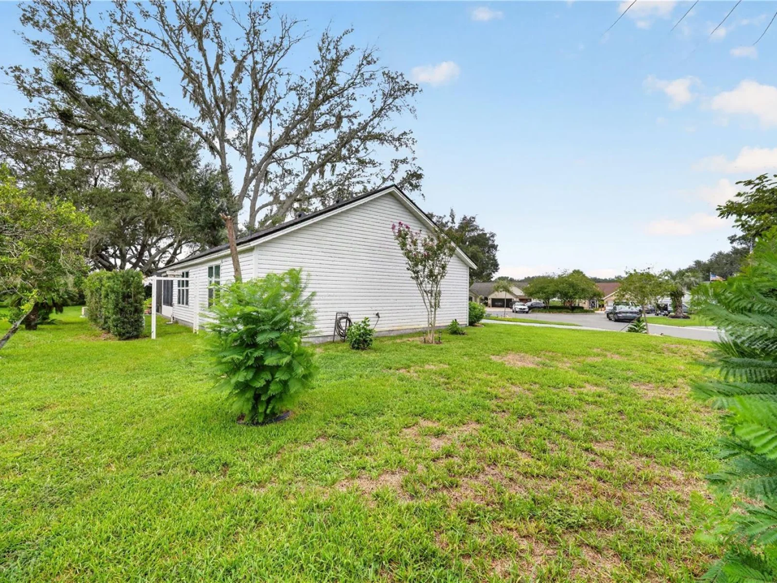 313 GONZALES PL, LADY LAKE, FL — photo 27