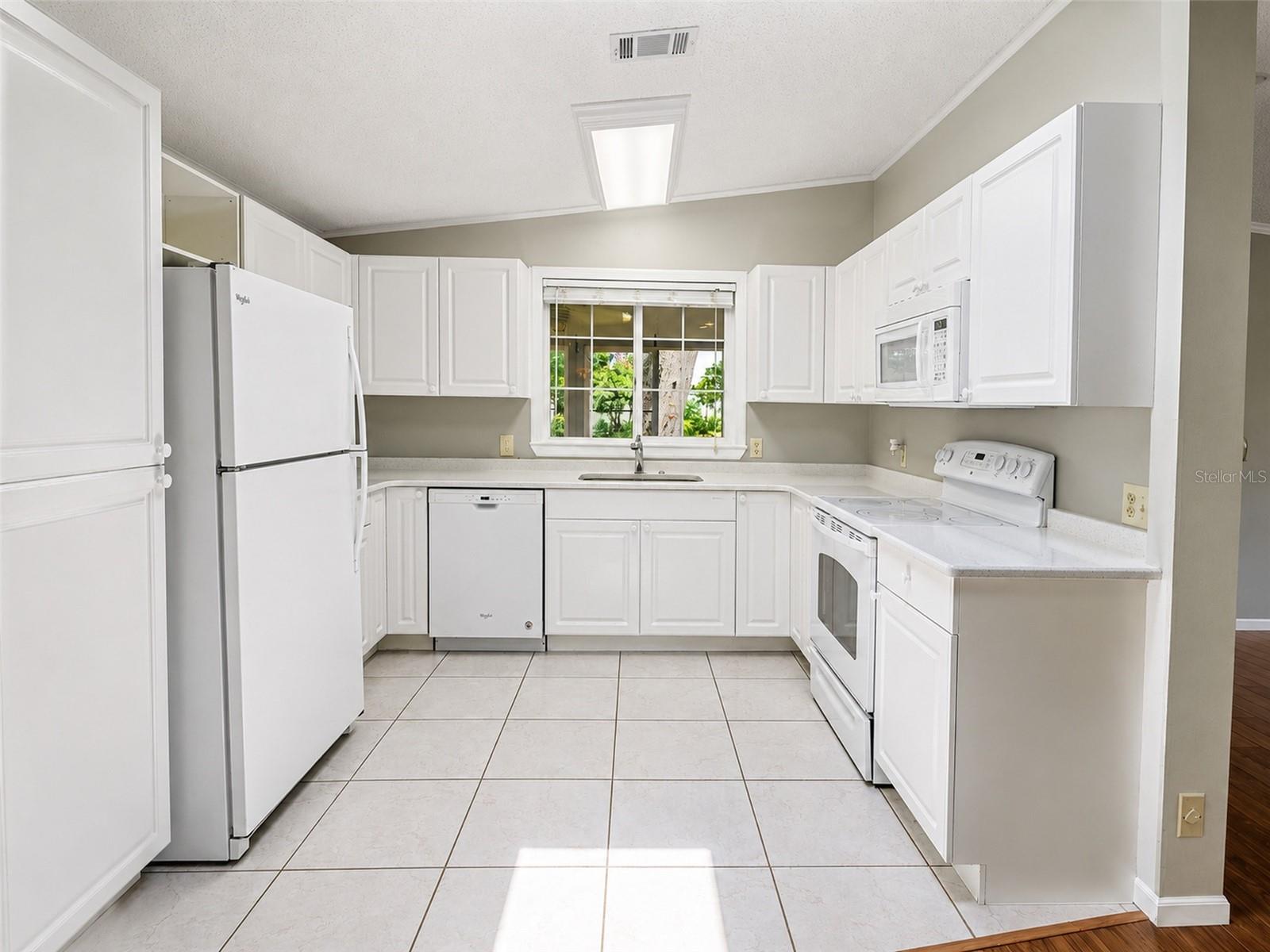 604 TOPSIDE CIR, EDGEWATER, FL — photo 5
