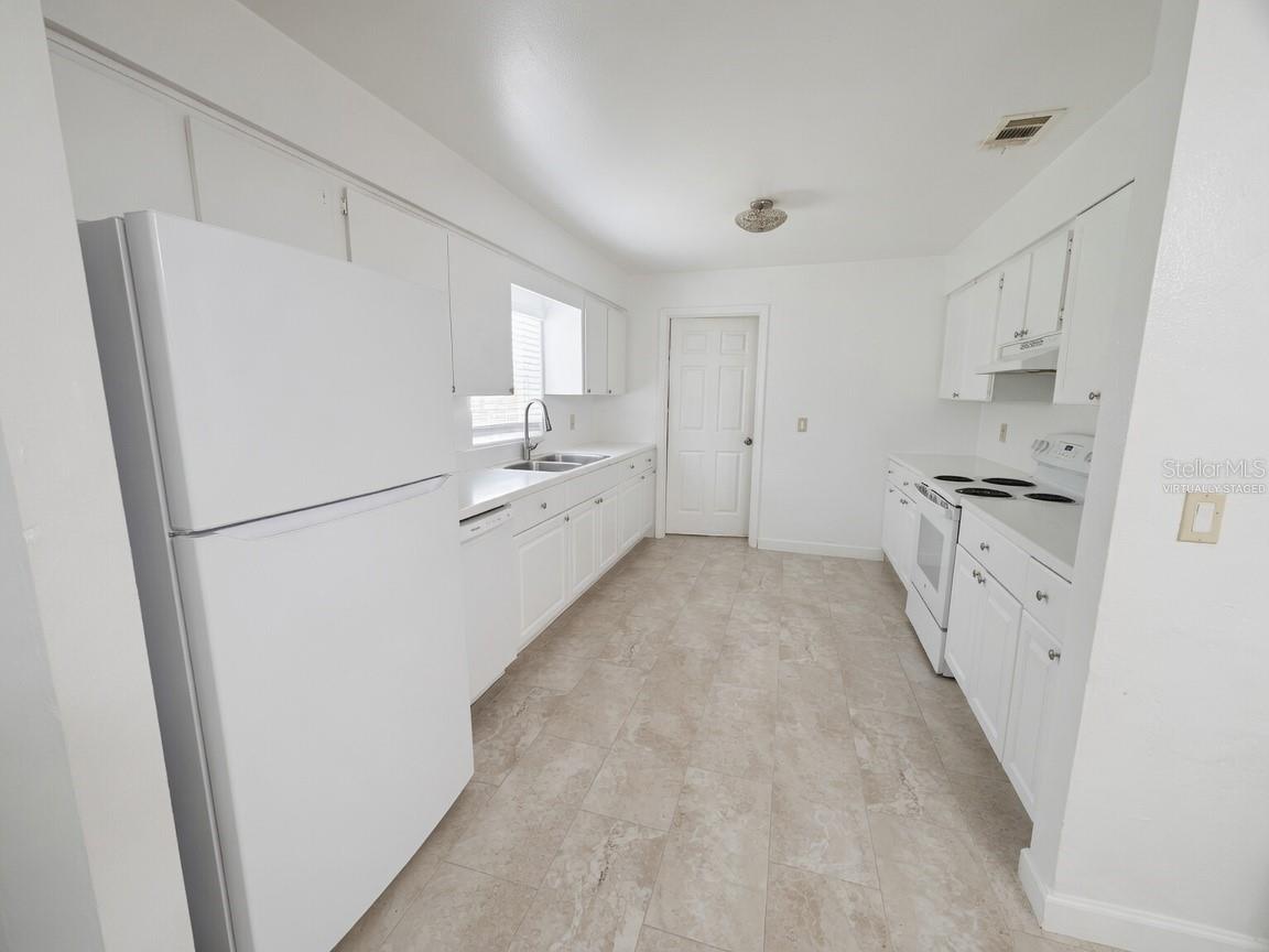 31 DEACON JONES BLVD #A & B, ORLANDO, FL — photo 4