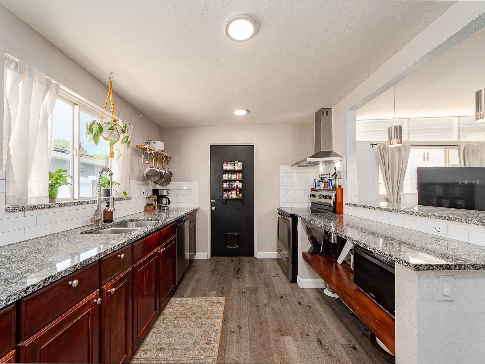 851 65TH AVE S, ST PETERSBURG, FL — photo 13