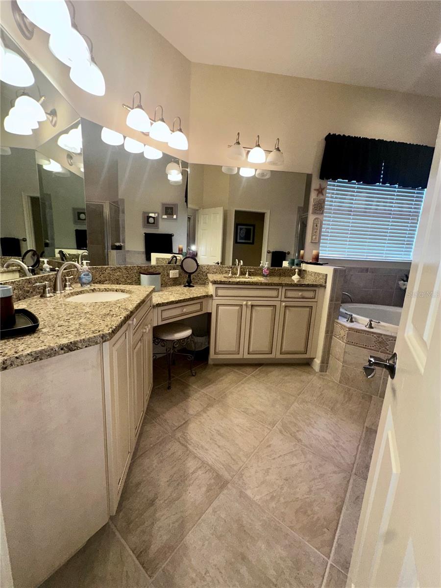 194 MONTELLUNA DR, NORTH VENICE, FL — photo 28