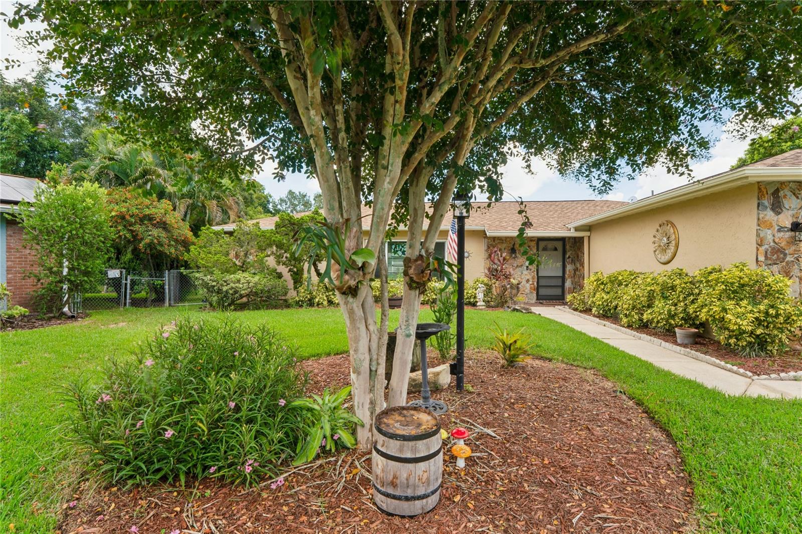 10681 SEMINOLE FOREST ST E, SEMINOLE, FL — photo 11