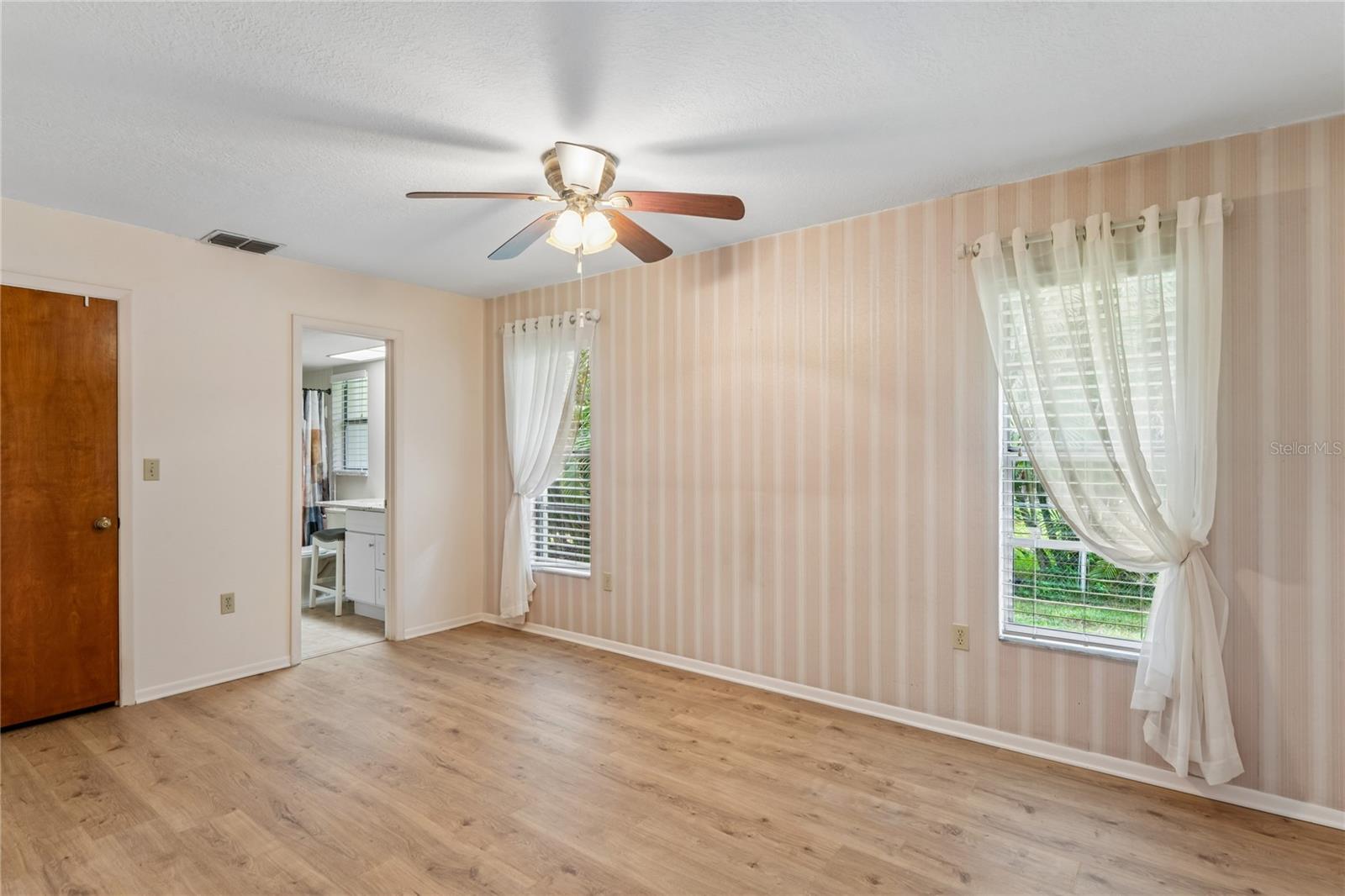 10681 SEMINOLE FOREST ST E, SEMINOLE, FL — photo 45