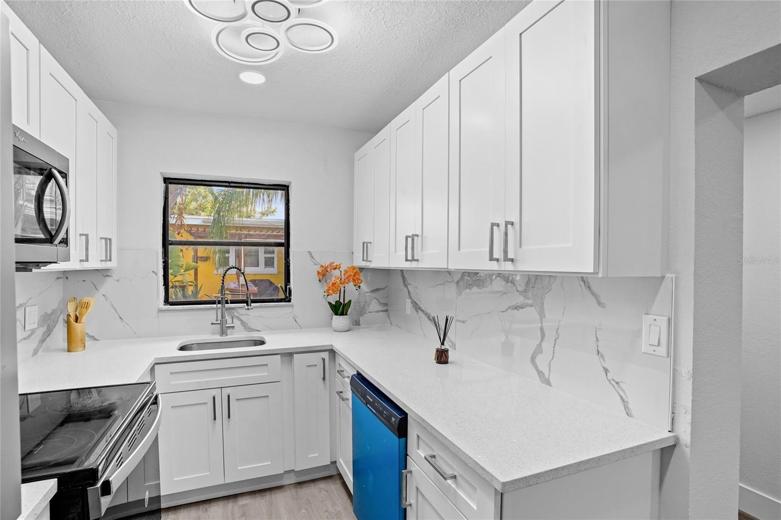 630 180TH AVE E, REDINGTON SHORES, FL — photo 2