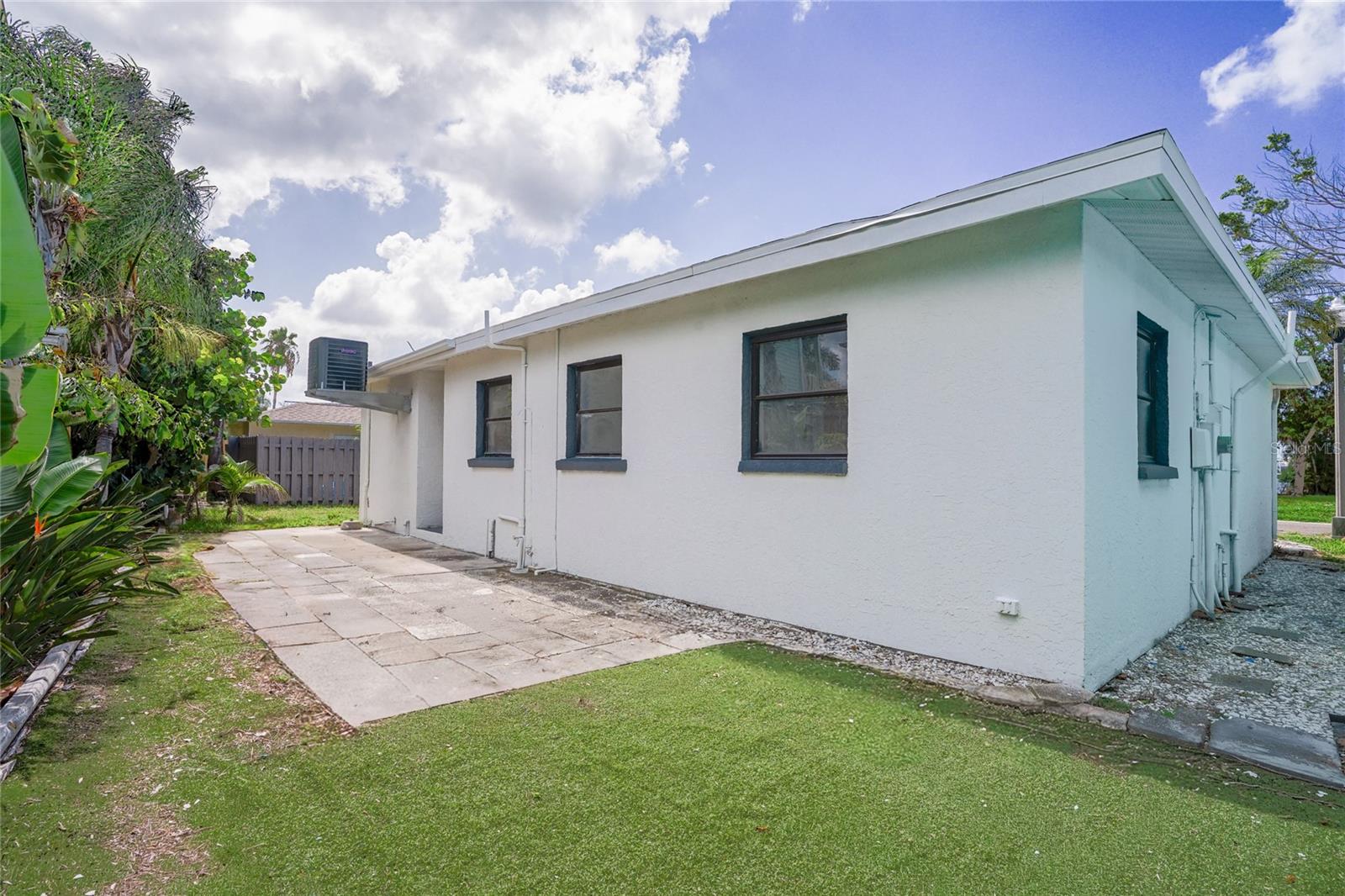 630 180TH AVE E, REDINGTON SHORES, FL — photo 5