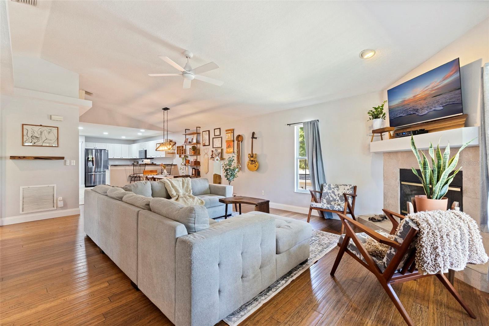 2462 14TH AVE N, ST PETERSBURG, FL — photo 2