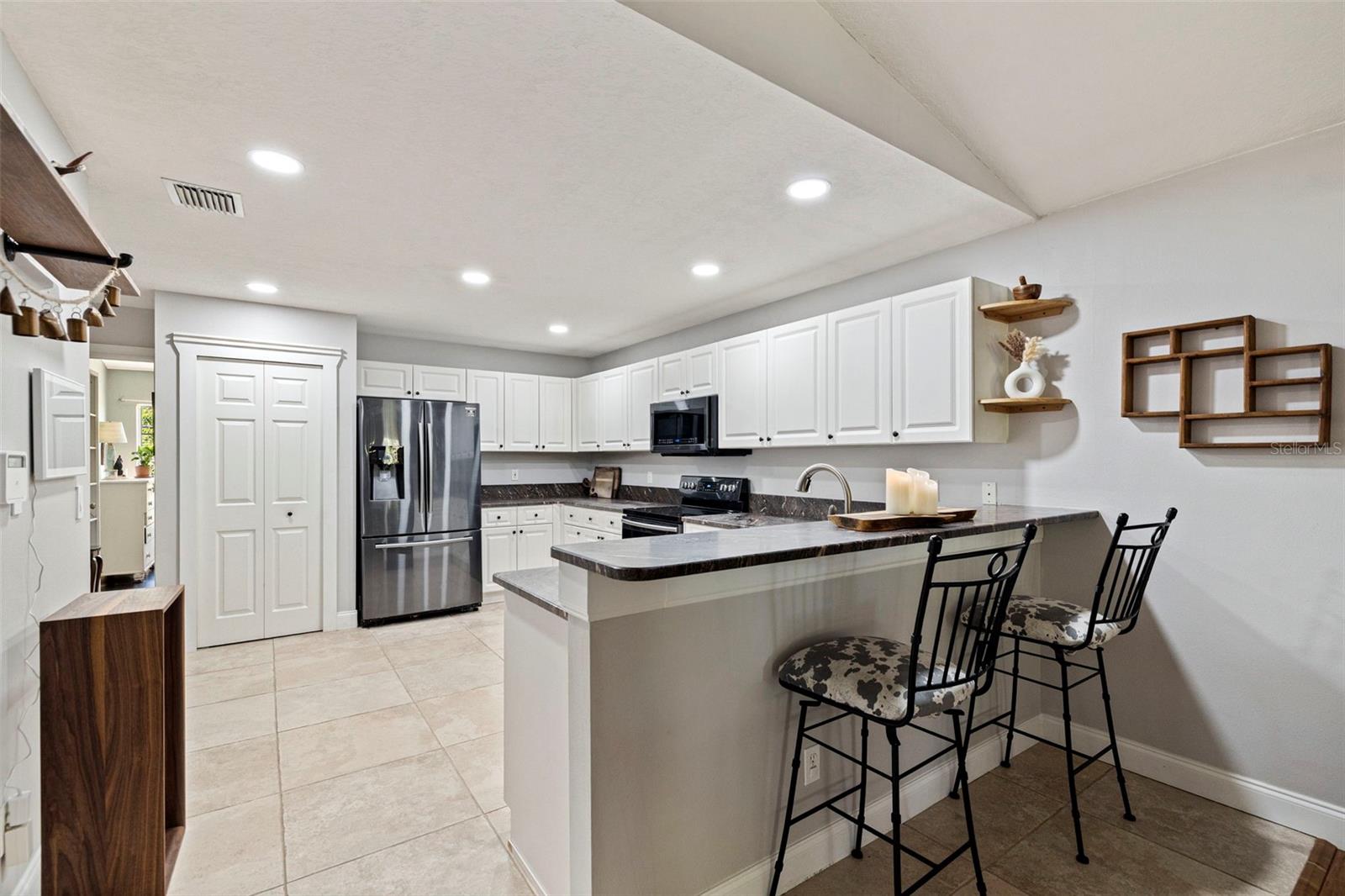 2462 14TH AVE N, ST PETERSBURG, FL — photo 3