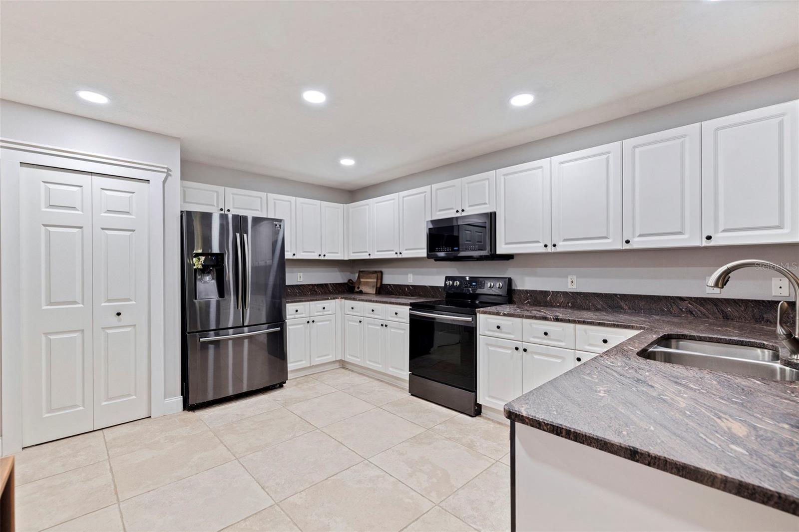 2462 14TH AVE N, ST PETERSBURG, FL — photo 15