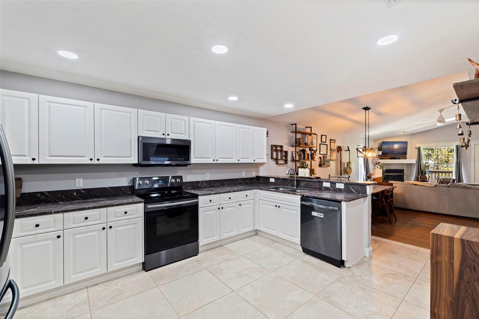 2462 14TH AVE N, ST PETERSBURG, FL — photo 17