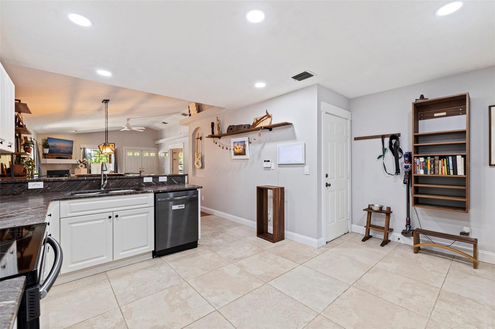 2462 14TH AVE N, ST PETERSBURG, FL — photo 18