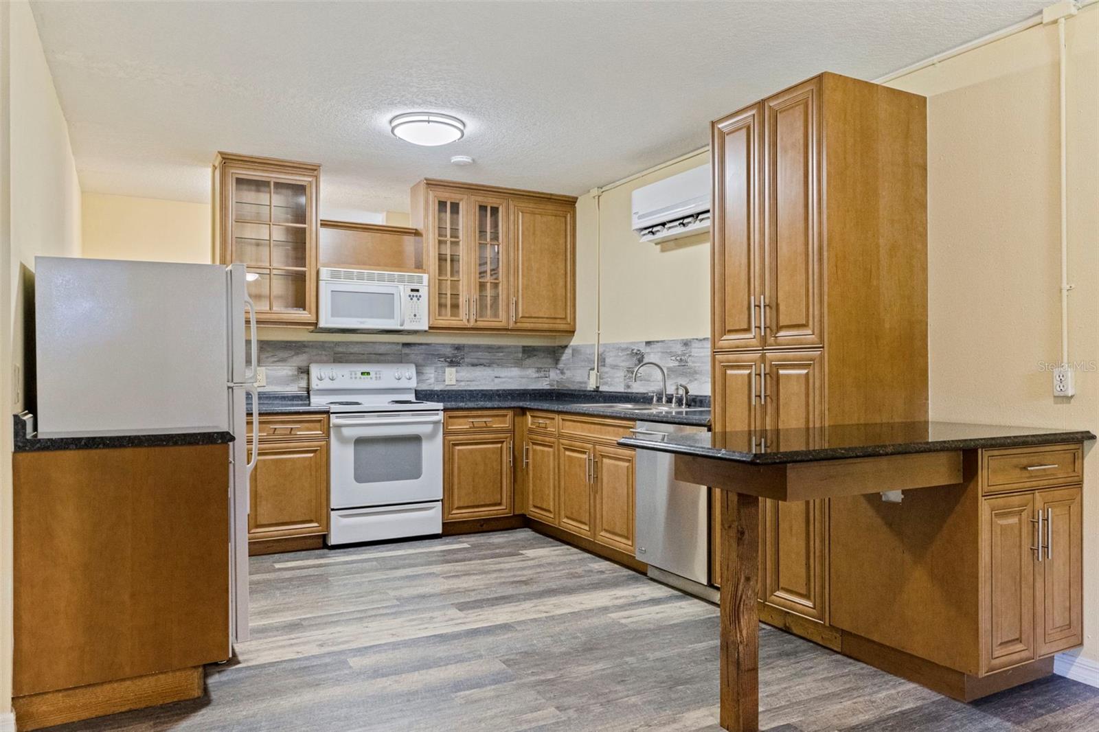 2462 14TH AVE N, ST PETERSBURG, FL — photo 25