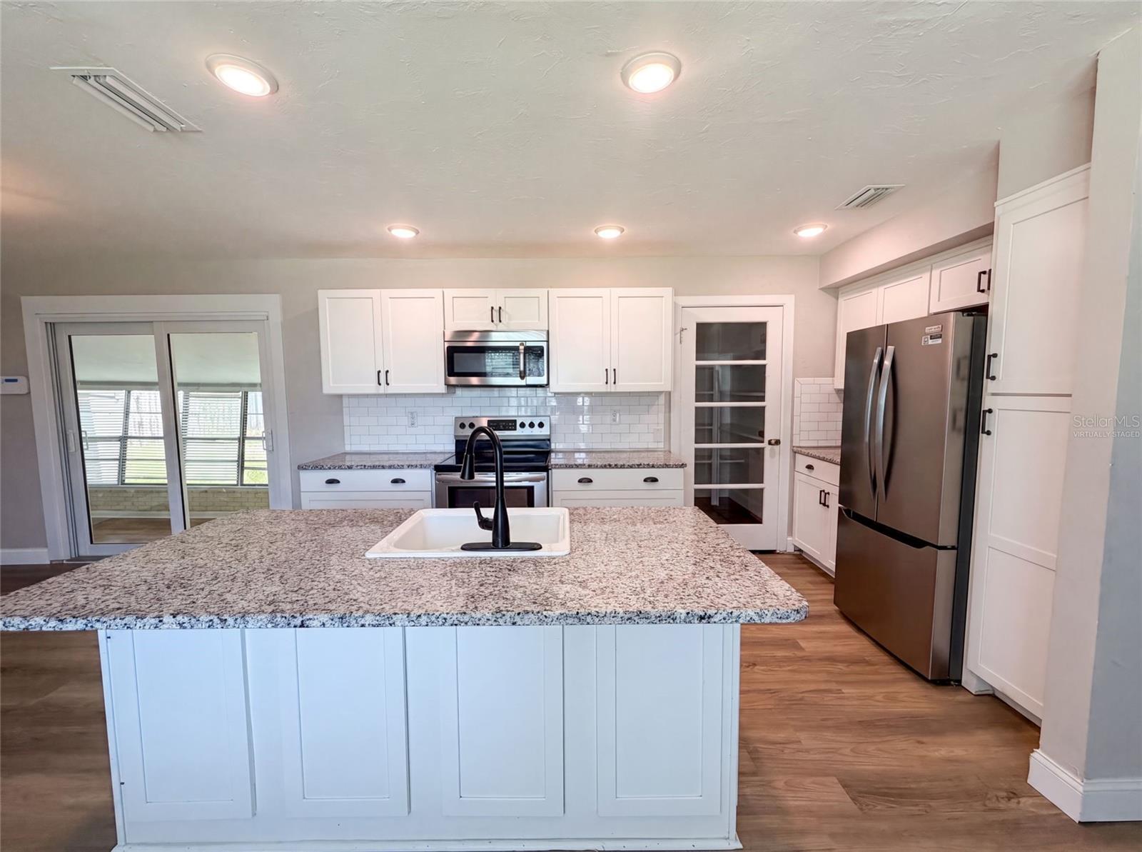 1521 W RIVER SHORE WAY, TAMPA, FL — photo 2