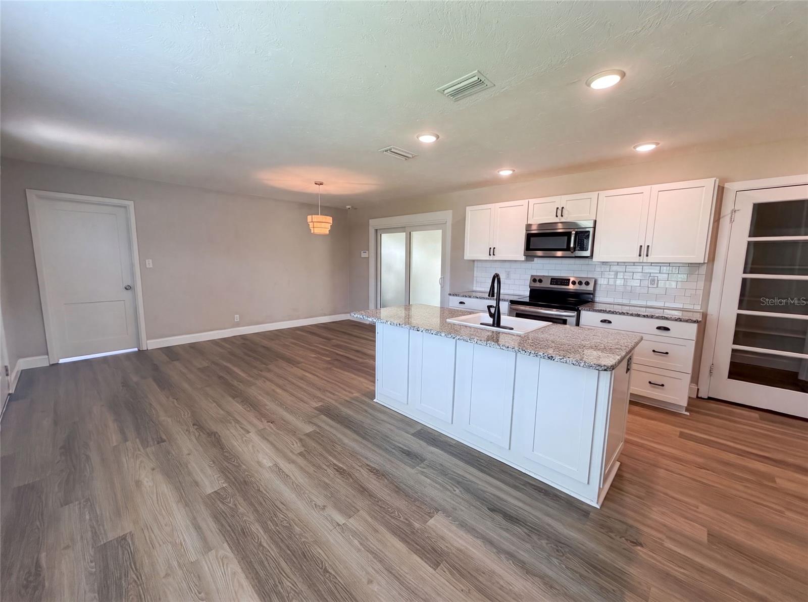 1521 W RIVER SHORE WAY, TAMPA, FL — photo 8