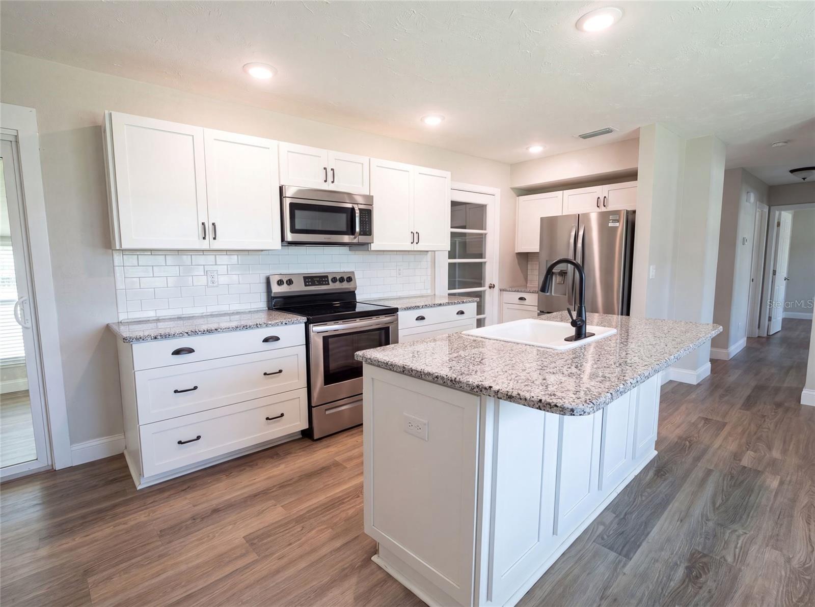 1521 W RIVER SHORE WAY, TAMPA, FL — photo 9