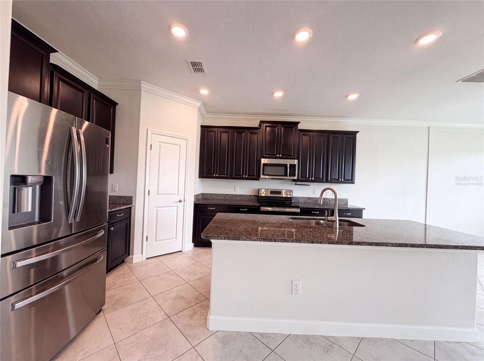 9709 IVORY DR, RUSKIN, FL — photo 2