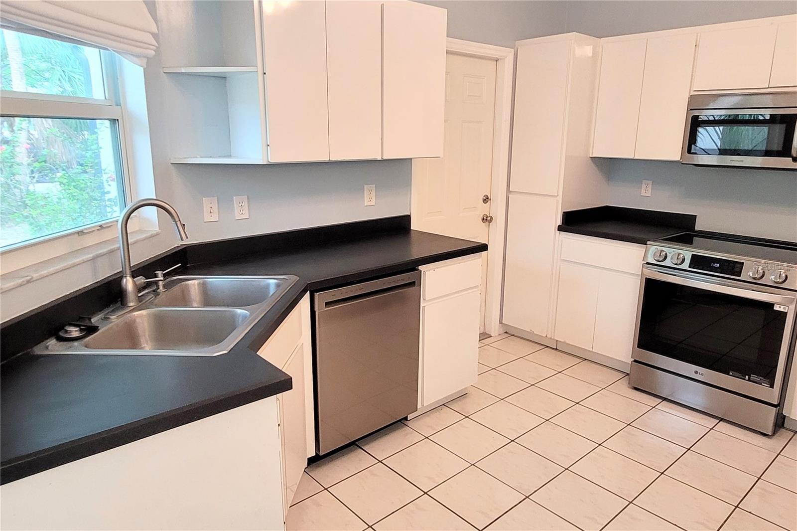 2354 TAMI SOLA ST, SARASOTA, FL — photo 5