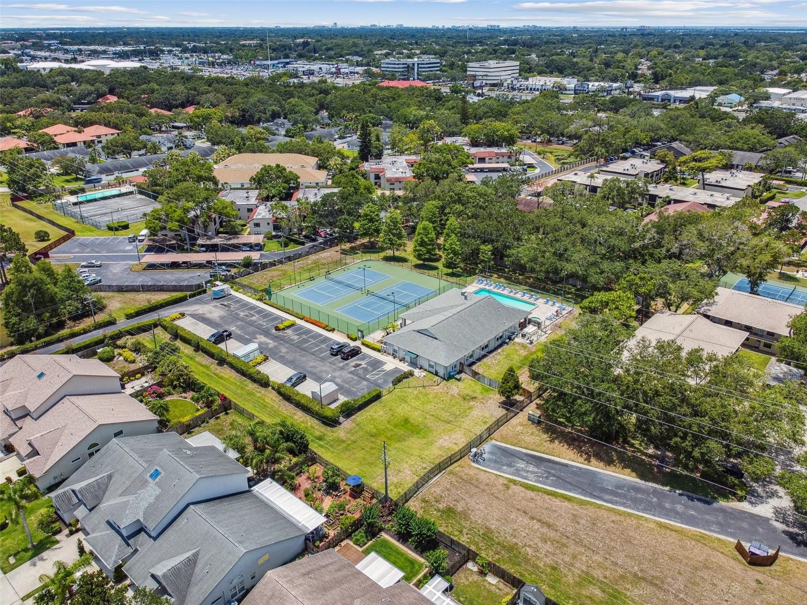 2586 PINE COVE LN, CLEARWATER, FL — photo 42