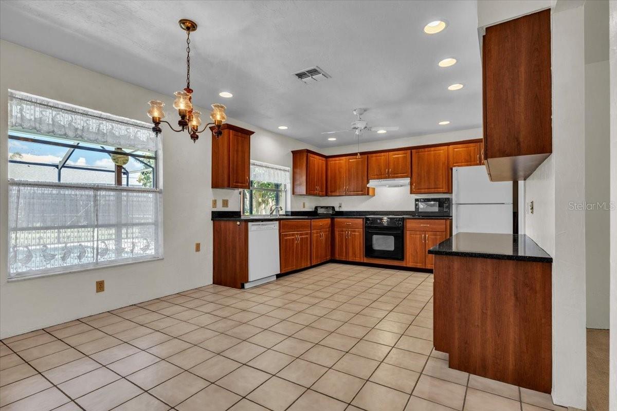 5012 PALM AIRE DR, SARASOTA, FL — photo 8
